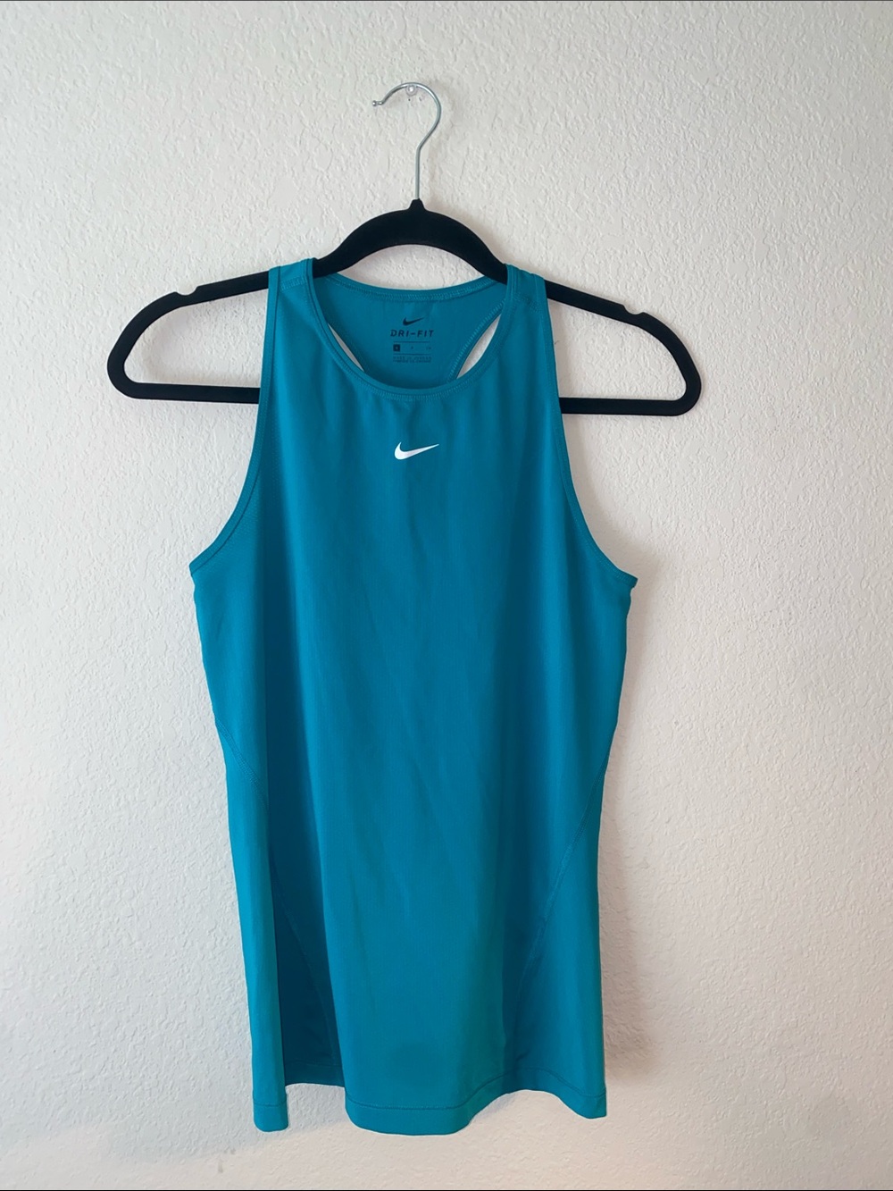 🎈Women’s Blue Nike Dri-fit tank top! - Picture 1 of 7
